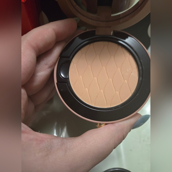 ✨️CL Face Powder Set✨️**PLEASE CHECK PHOTOS FOR SHADE** - Picture 6 of 9